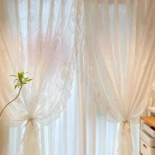 精编竖条小花窗纱 厂家直销、柔软垂顺的家居与工程窗帘魅力之选